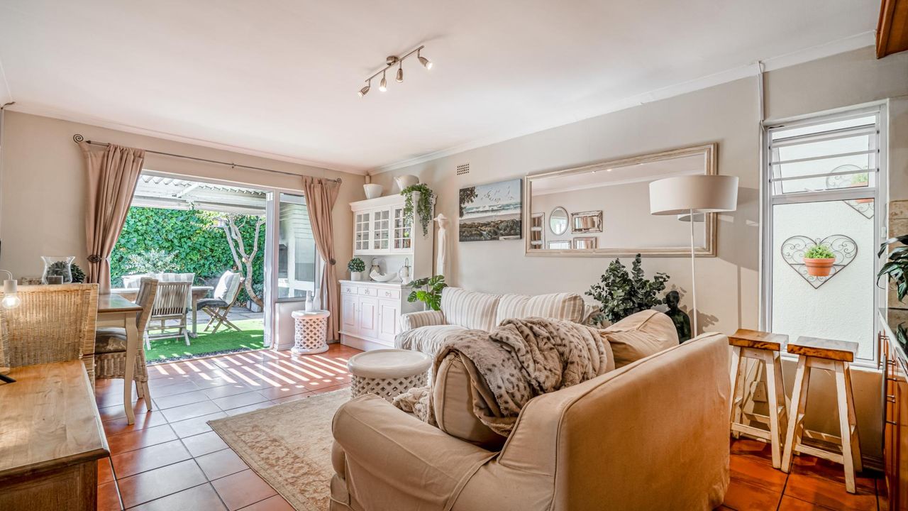3 Bedroom house sold in Kirstenhof, Cape Town