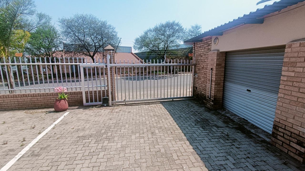 Factory to let in Laser Park, Roodepoort