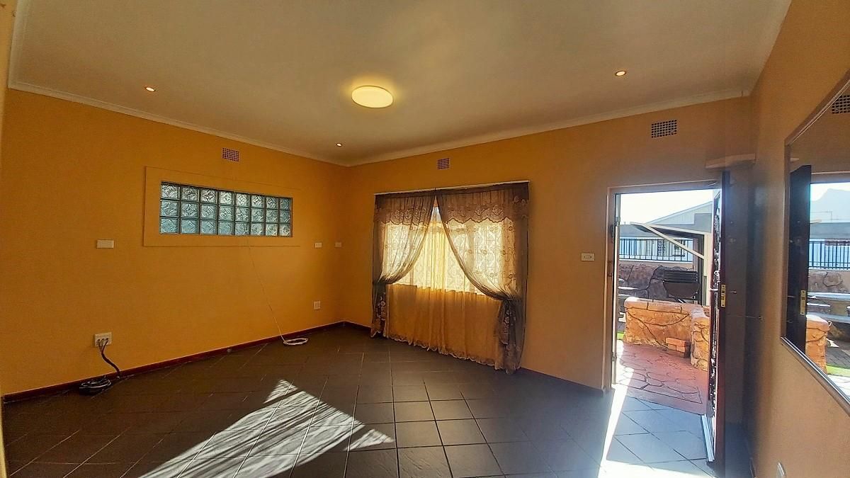 3 Bedroom house rented in Lansdowne, Cape Town