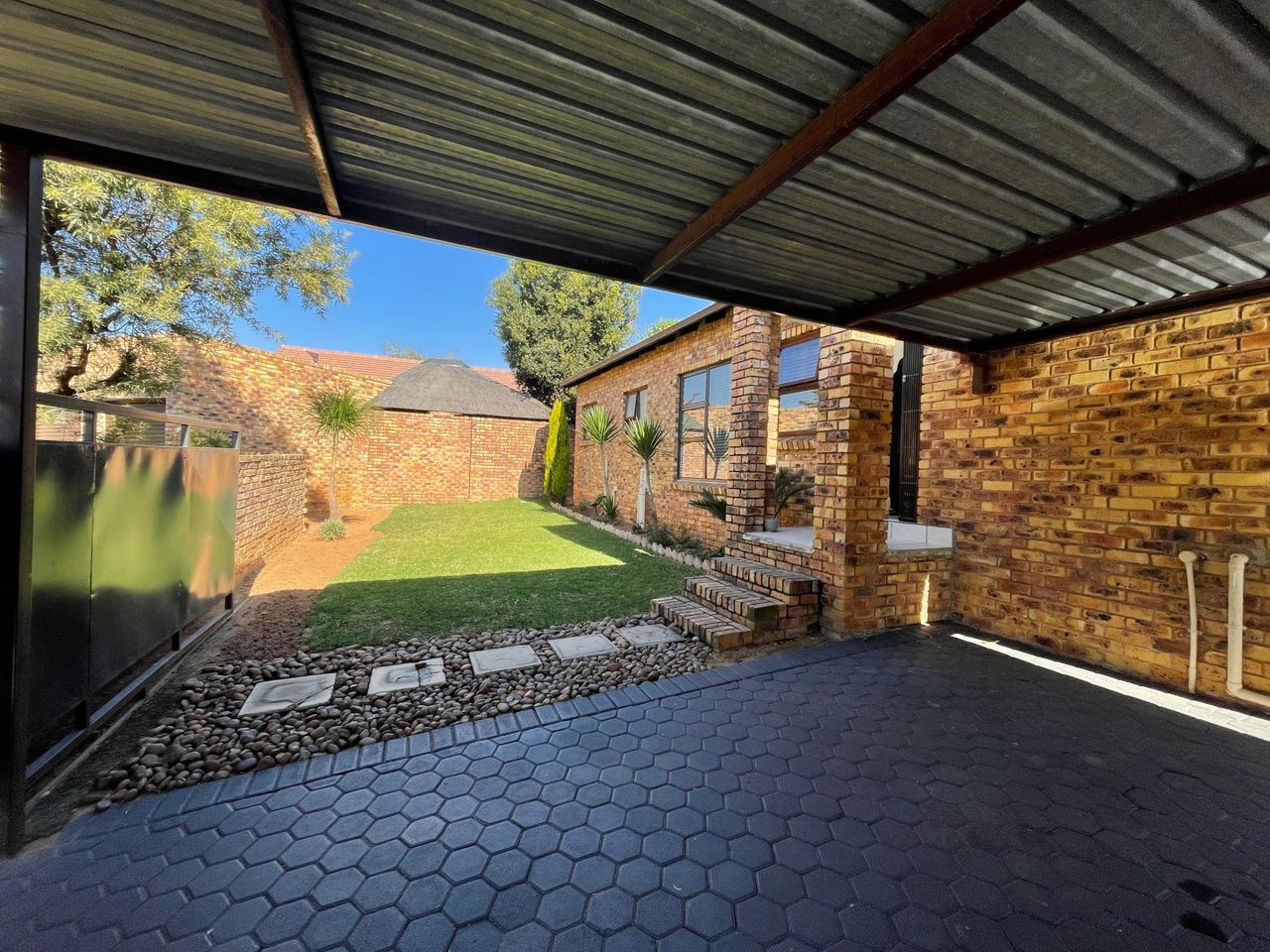 3 Bedroom cluster rented in North Riding, Randburg