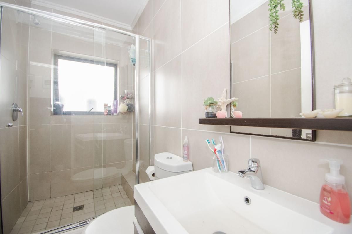 2 Bedroom apartment for sale in De Velde, Somerset West