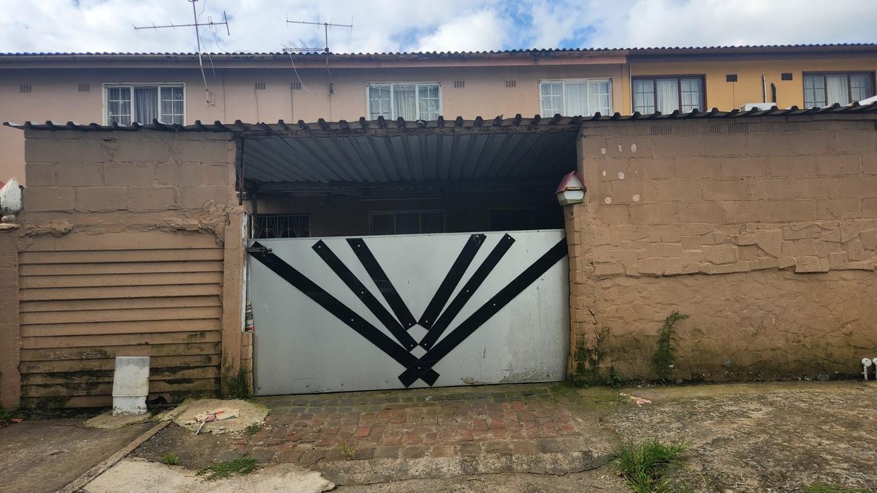 3 Bedroom house for sale in Greenbury, Phoenix