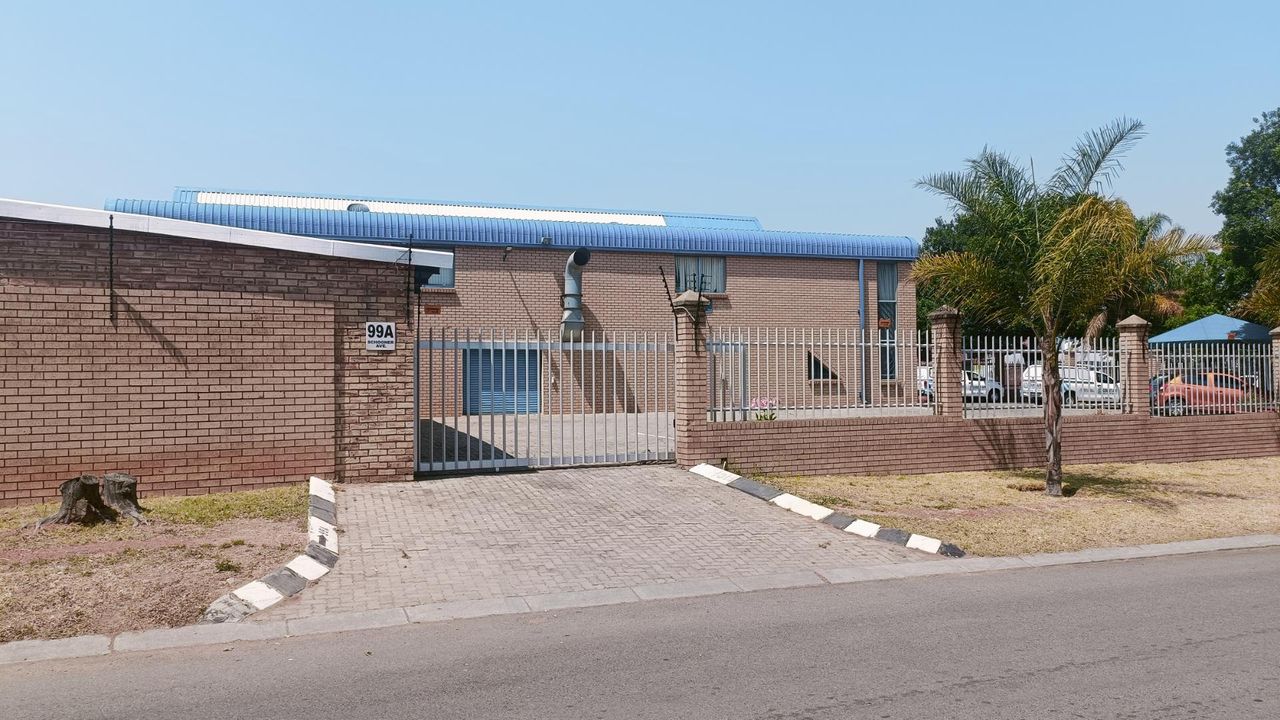 Warehouse to let in Laser Park, Roodepoort