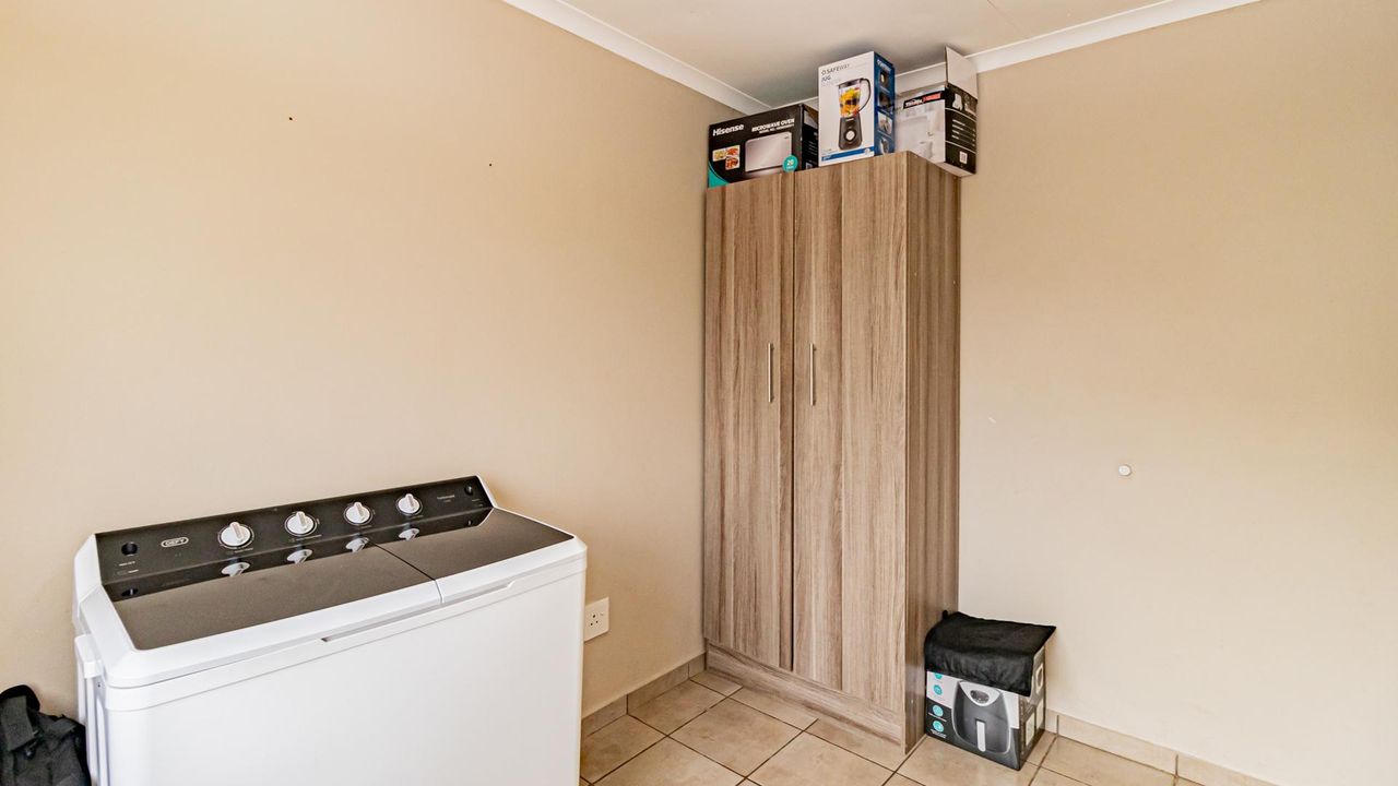 2 Bedroom apartment for sale in Fleurhof, Roodepoort