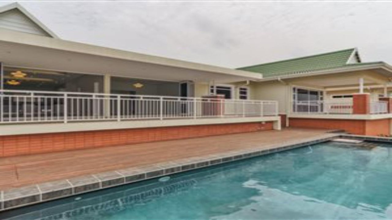 1 Bedroom townhouse sectional for sale in Mount Retirement