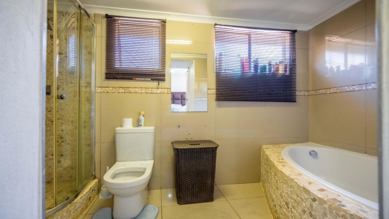 4 Bedroom house for sale in Stonebridge, Phoenix