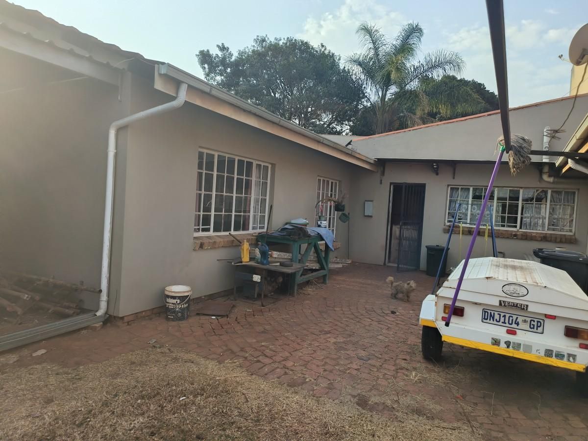 9 Bedroom smallholding for sale in Heatherdale AH, Akasia