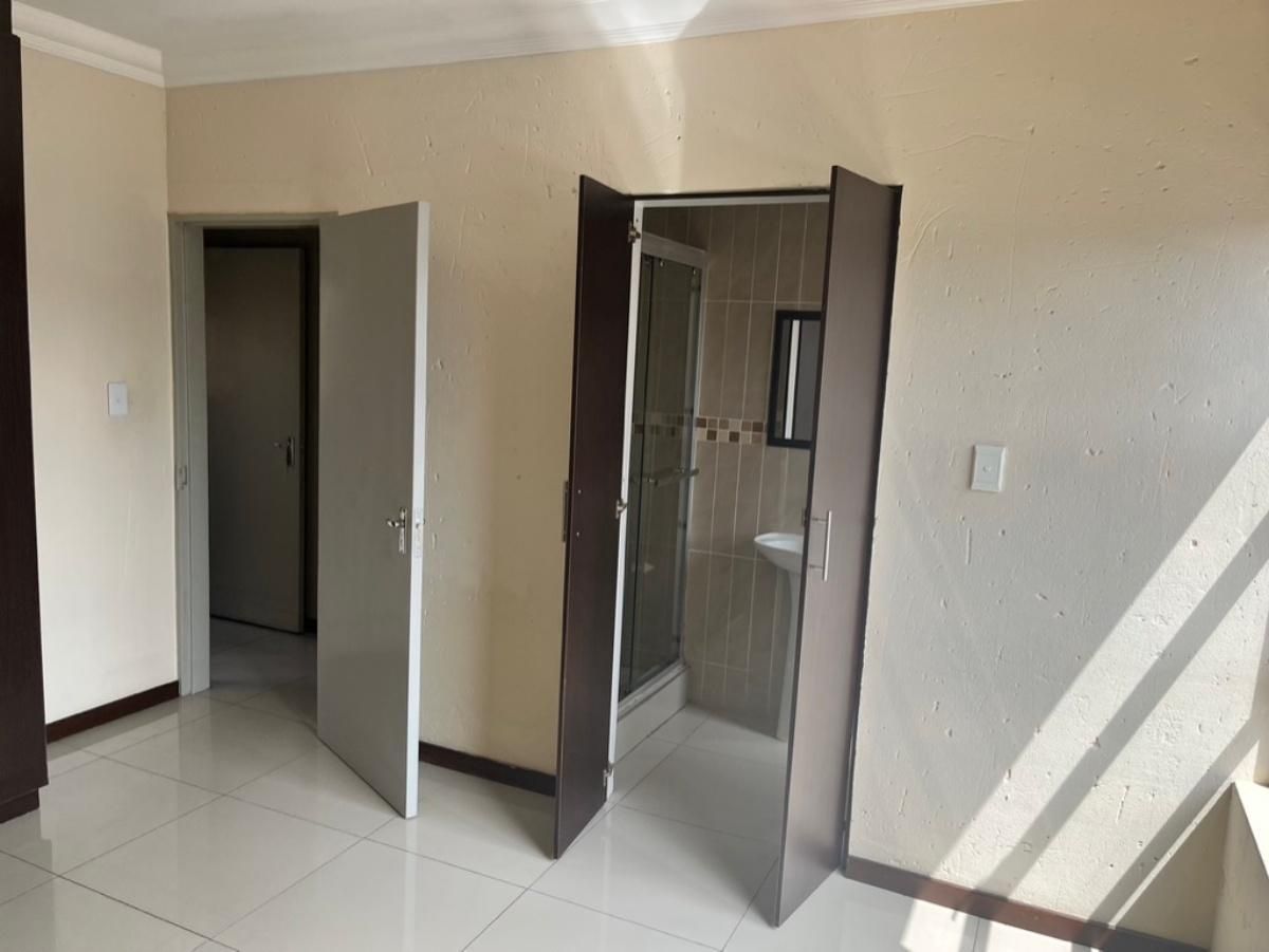 2 Bedroom townhouse sectional to rent in Brackendowns, Alberton
