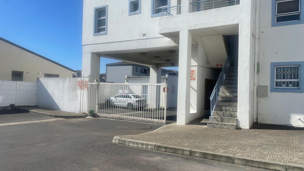 2 Bedroom apartment for sale in Lansdowne, Cape Town