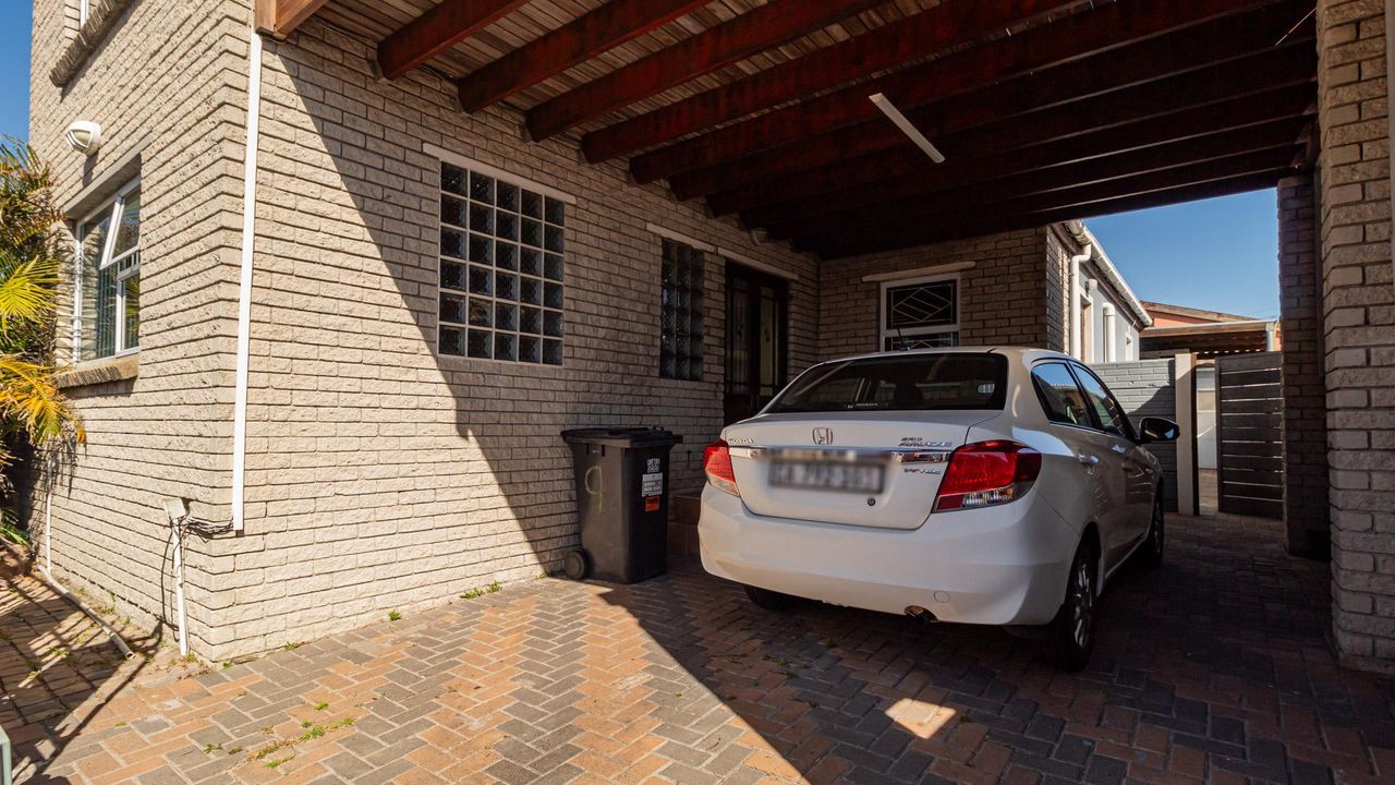 3 Bedroom house for sale in Maitland, Cape Town