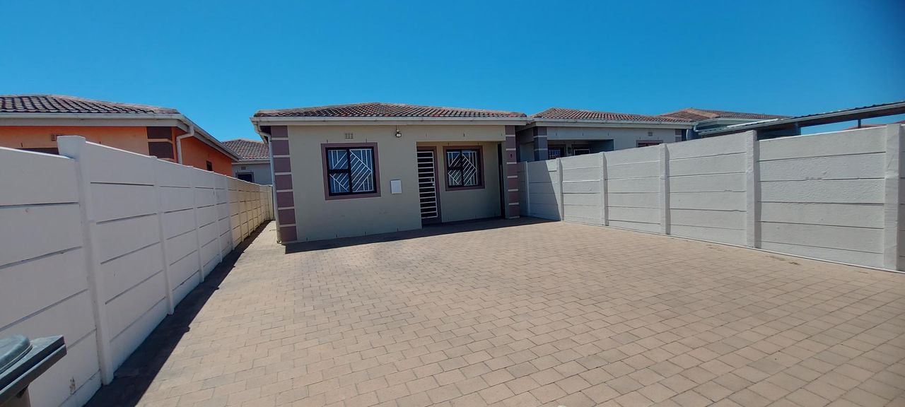 2 Bedroom house for sale in New Woodlands, Mitchells Plain