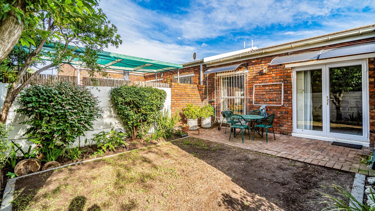 3 Bedroom house for sale in Tokai, Cape Town