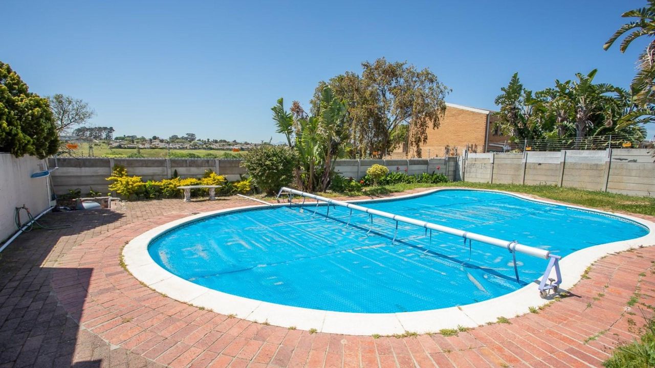 3 Bedroom duplex townhouse sectional for sale in Stellenryk, Bellville