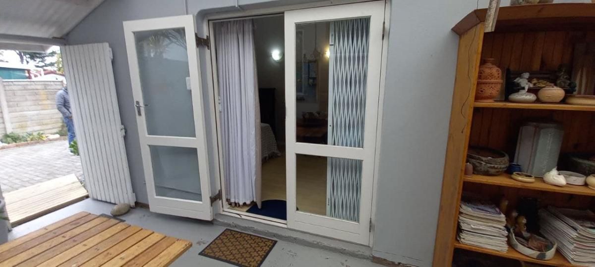 1 Bedroom bachelor apartment to rent in Denneoord,