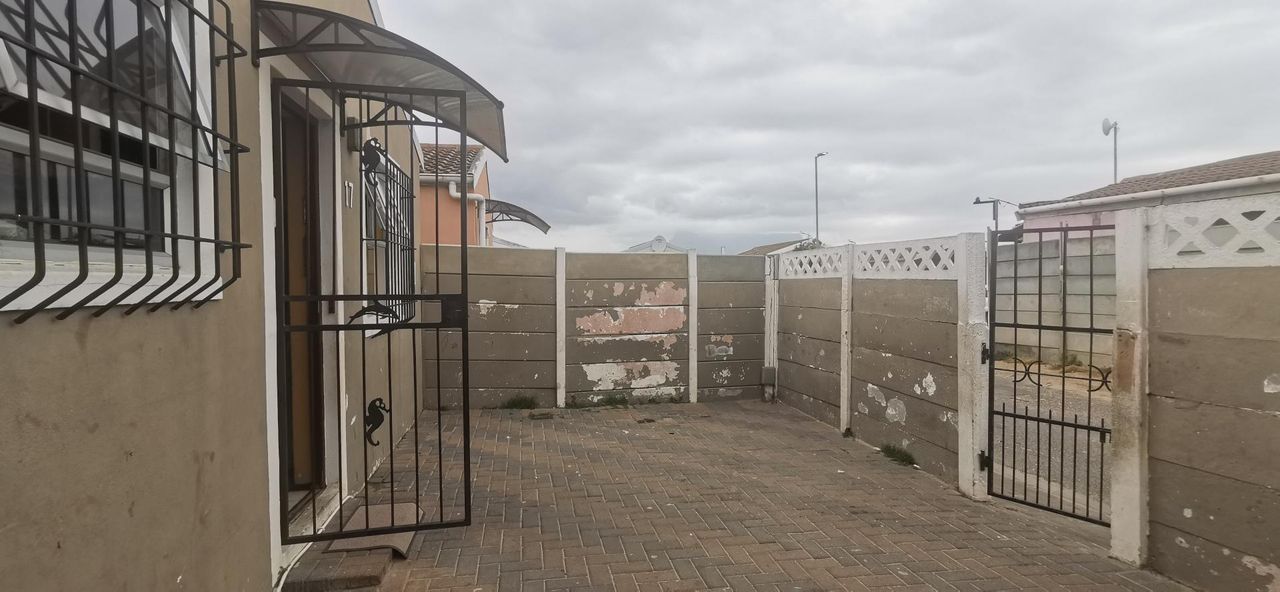 2 Bedroom house for sale in Phoenix, Milnerton