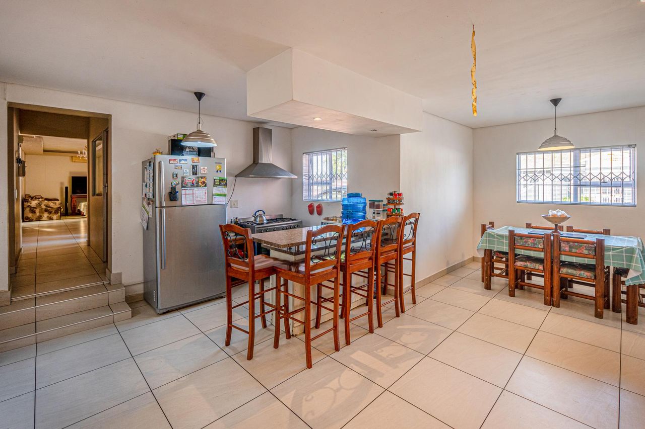 4 Bedroom house for sale in Southfield, Cape Town