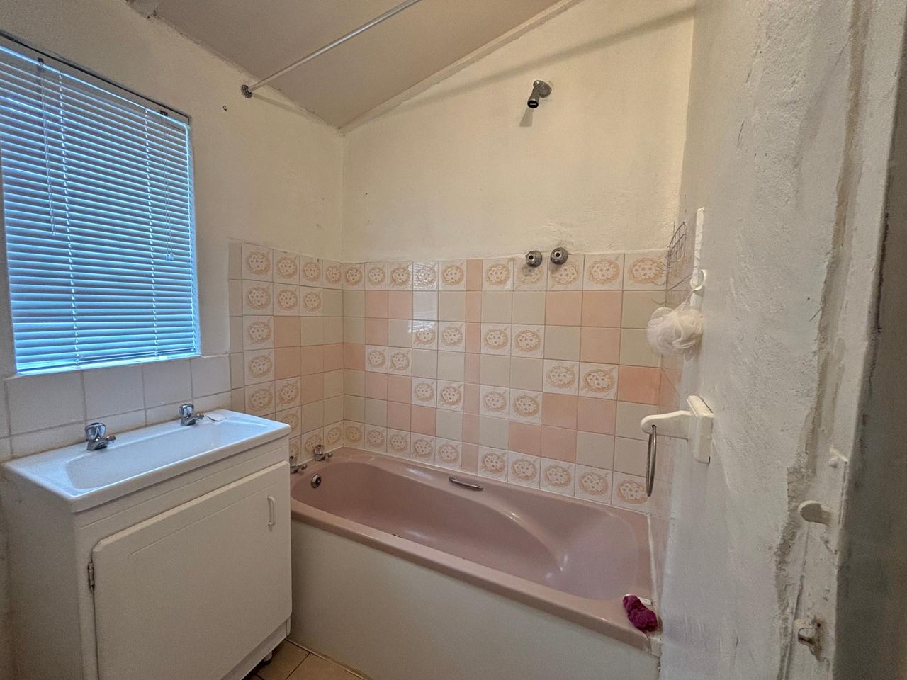 2 Bedroom for sale in Newfields, Cape Town