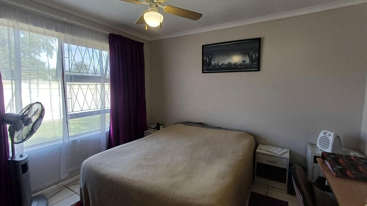 2 Bedroom townhouse sectional for sale in Lorraine, Port Elizabeth