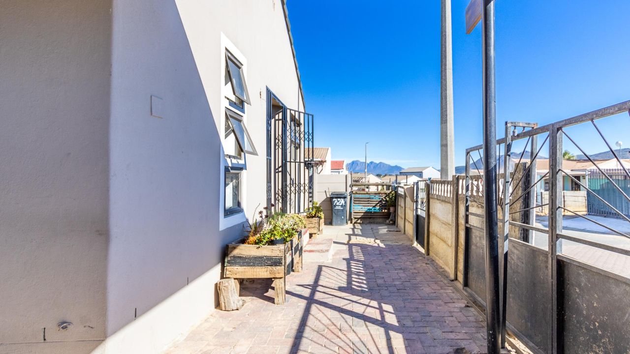 2 Bedroom house sold in Groenheuwel, Paarl