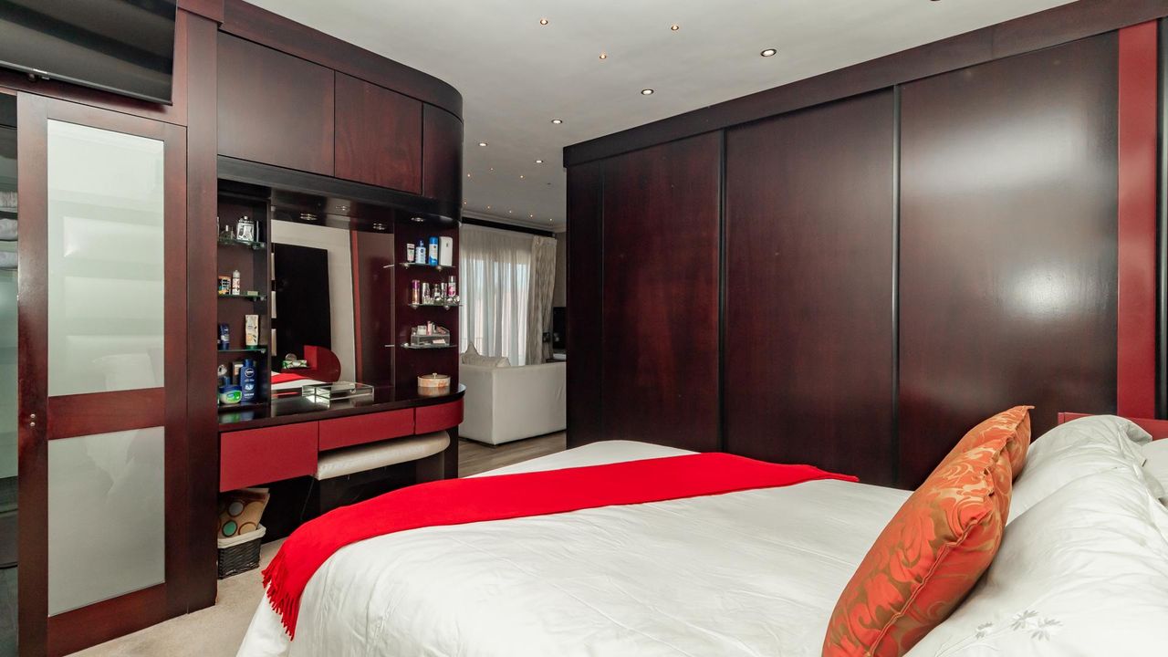 5 Bedroom house for sale in Rylands, Cape Town