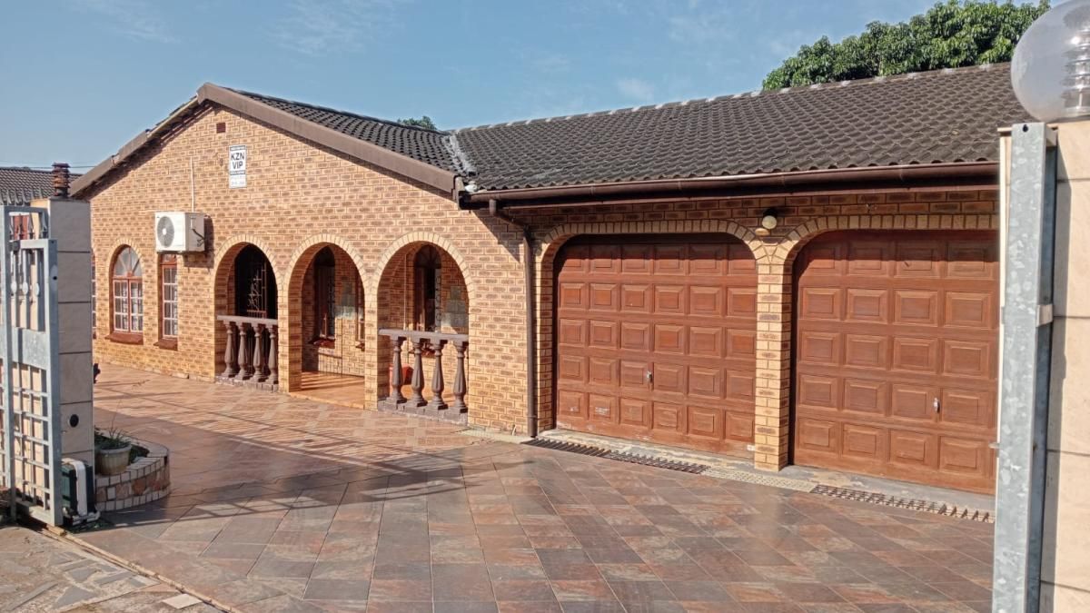 5 Bedroom house for sale in Grove End, Phoenix