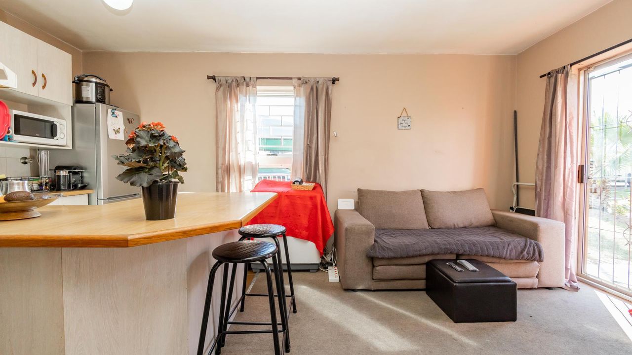 2 Bedroom apartment for sale in Oakglen, Bellville