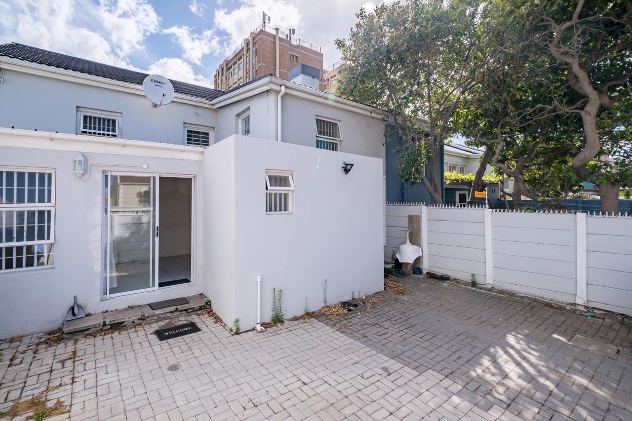 4 Bedroom house for sale in Observatory, Cape Town