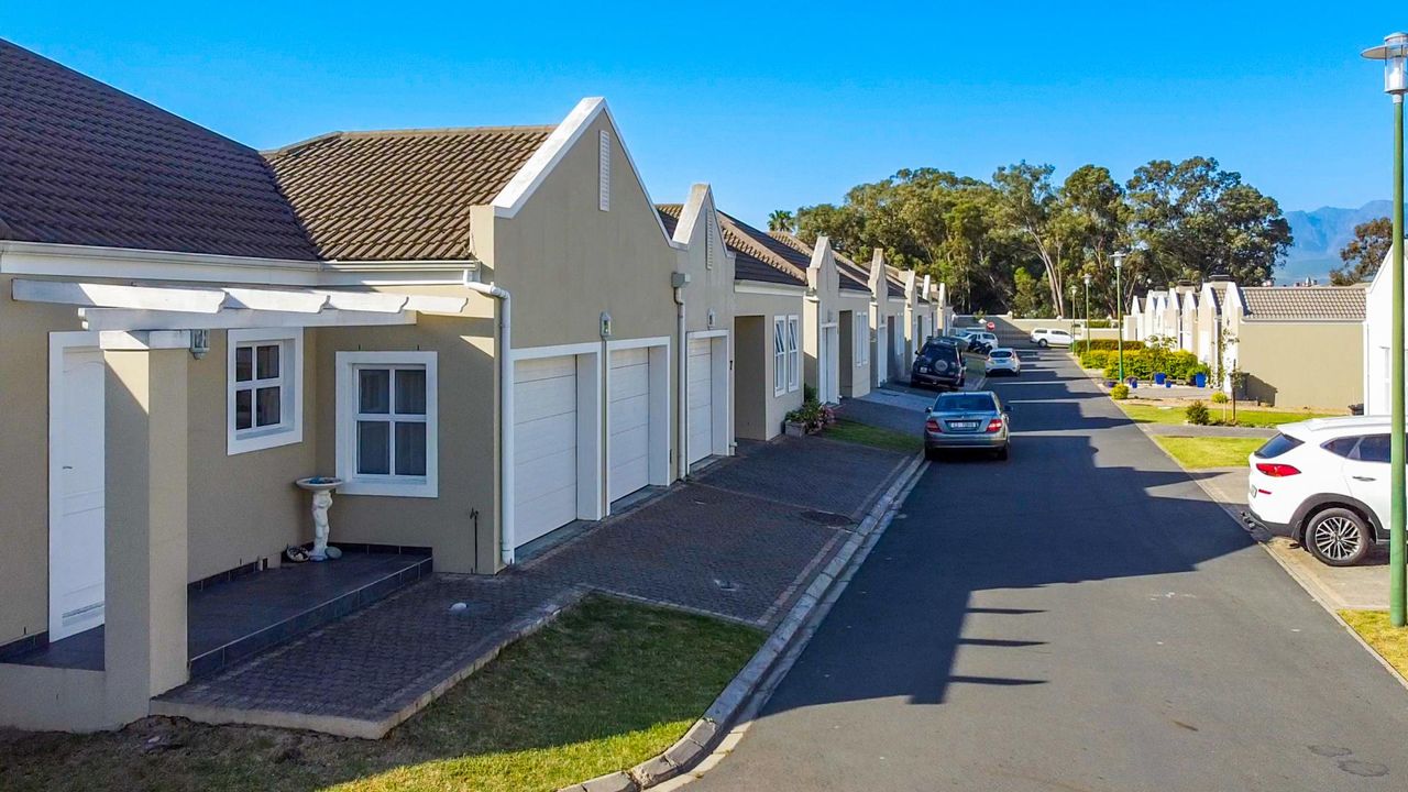 2 Bedroom house for sale in De Zoete Inval, Paarl