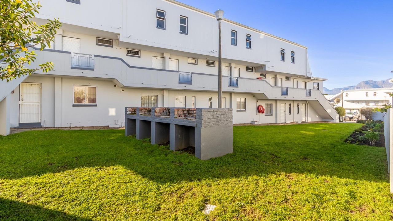 2 Bedroom apartment sold in Paarl North