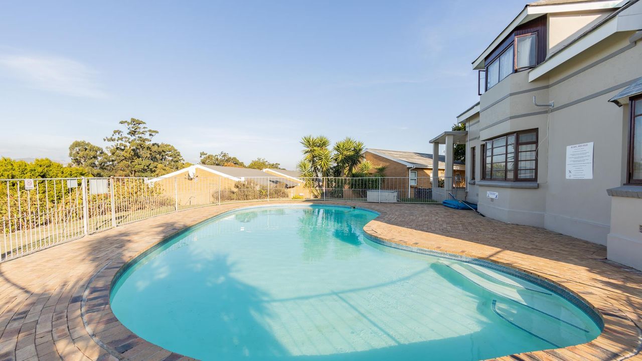 2 Bedroom apartment for sale in Oakglen, Bellville