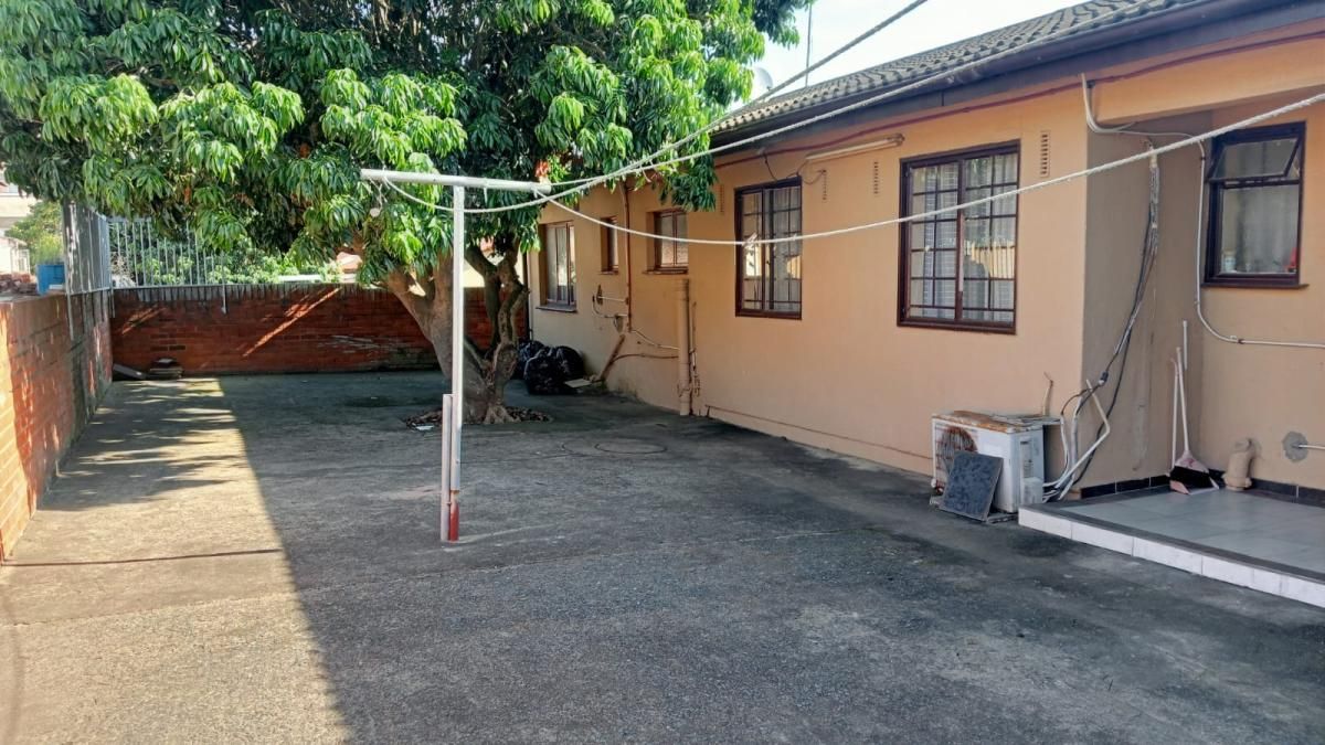 5 Bedroom house for sale in Grove End, Phoenix