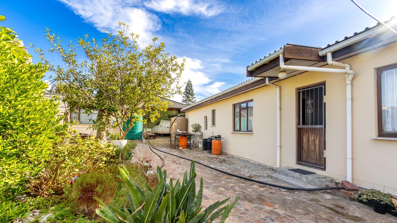 3 Bedroom house sold in De Zoete Inval, Paarl