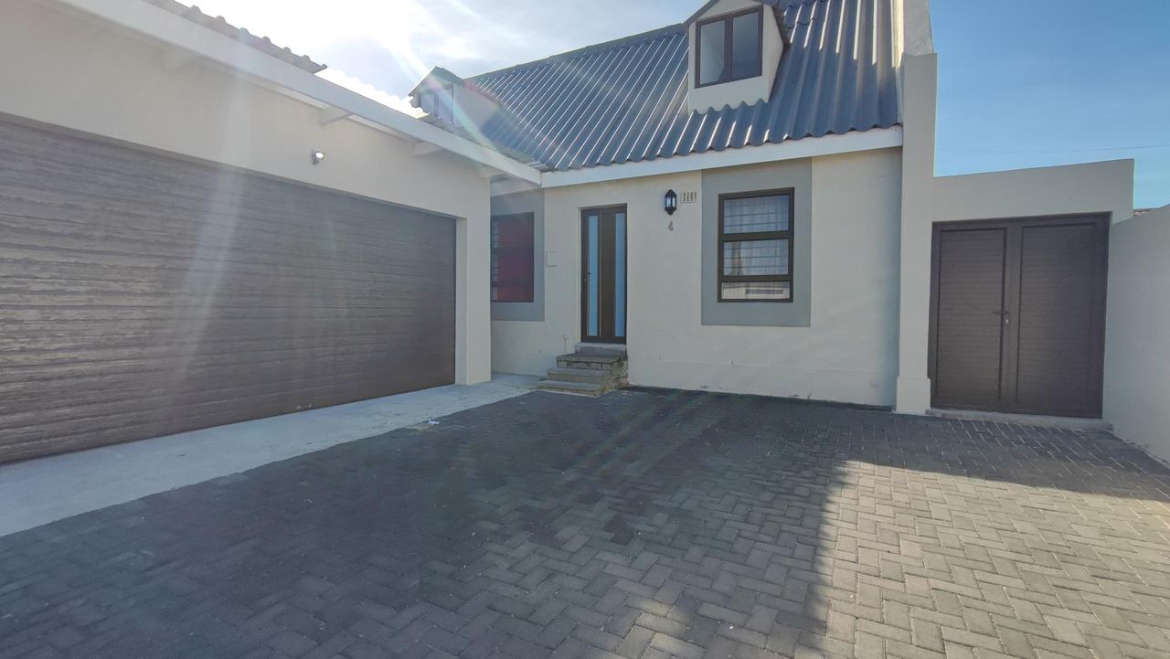 6 Bedroom house for sale in Strandfontein, Mitchells Plain
