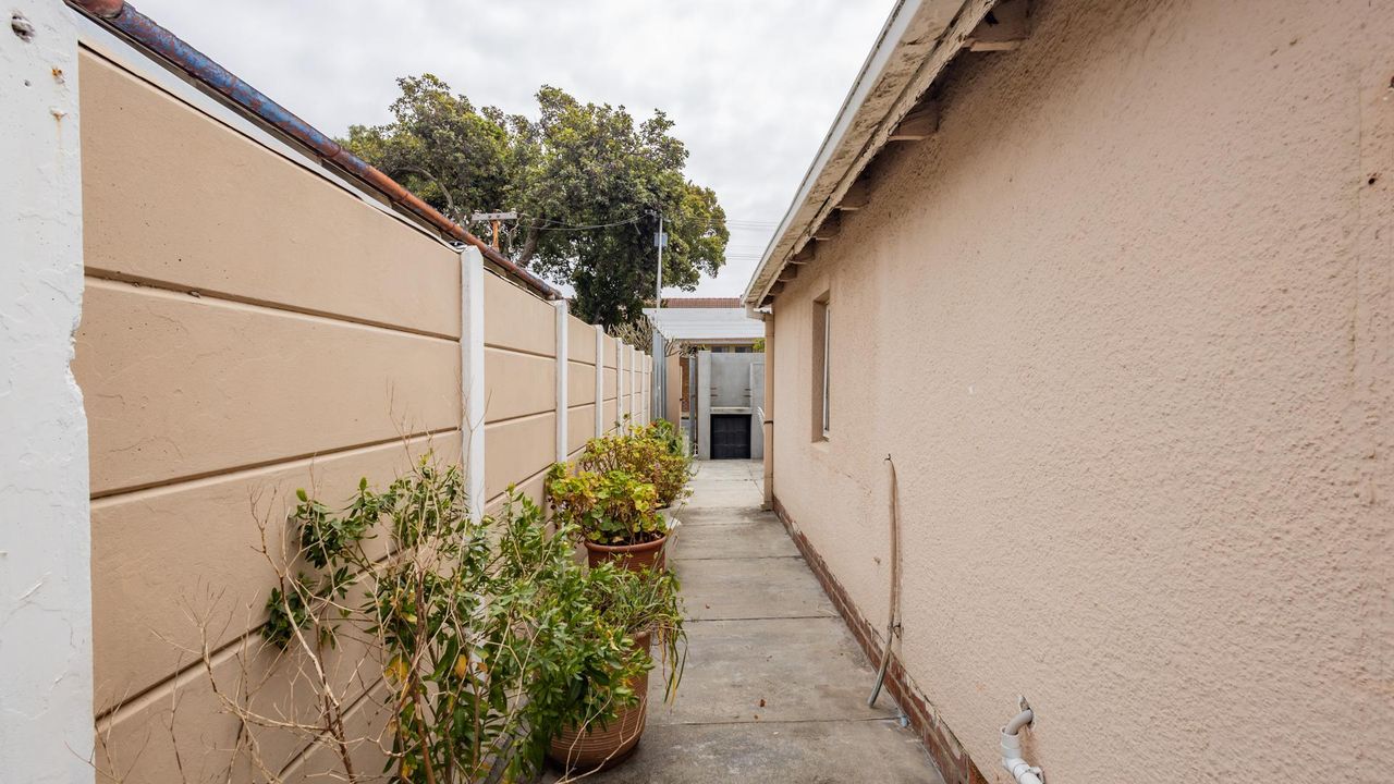 3 Bedroom house for sale in Kenwyn, Cape Town