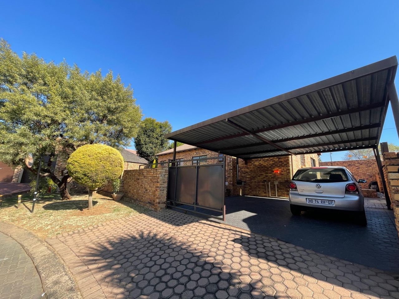 3 Bedroom cluster rented in North Riding, Randburg