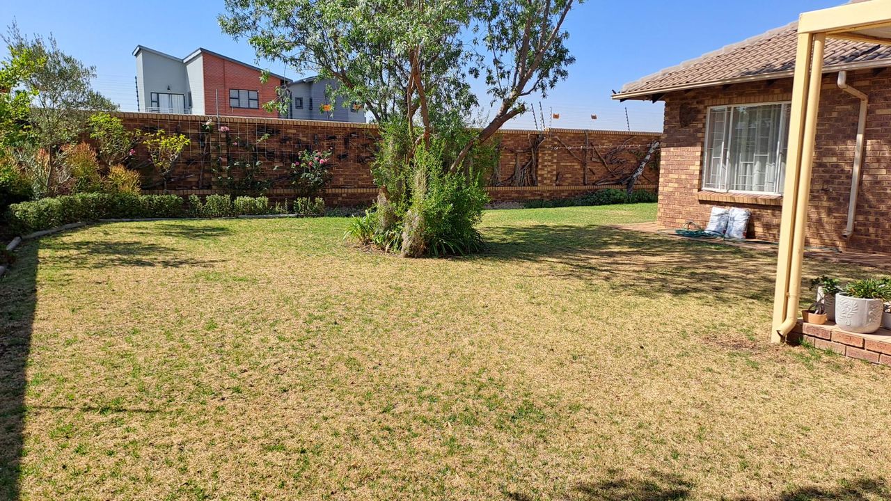 3 Bedroom duplex townhouse sectional for sale in Rietvalleirand, Pretoria