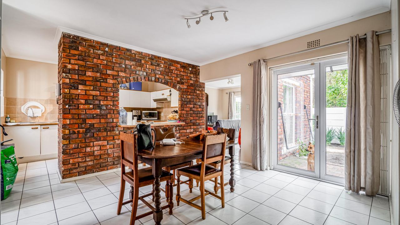 3 Bedroom house for sale in Tokai, Cape Town