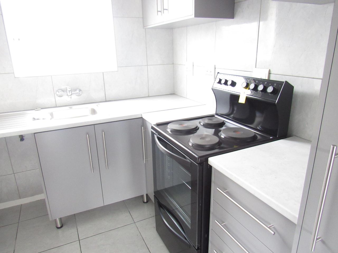 2 Bedroom apartment for sale in Lansdowne, Cape Town
