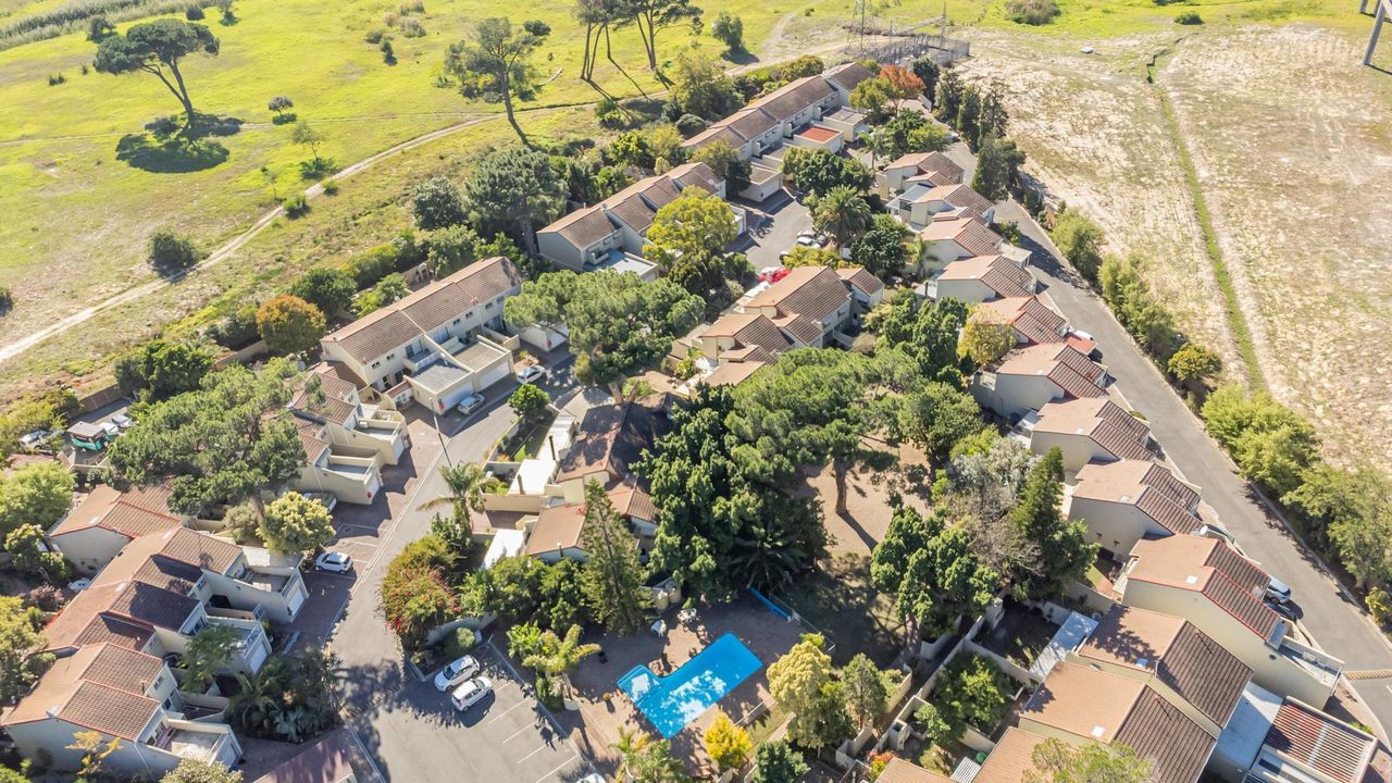 4 Bedroom duplex townhouse sectional sold in Stellenryk, Bellville