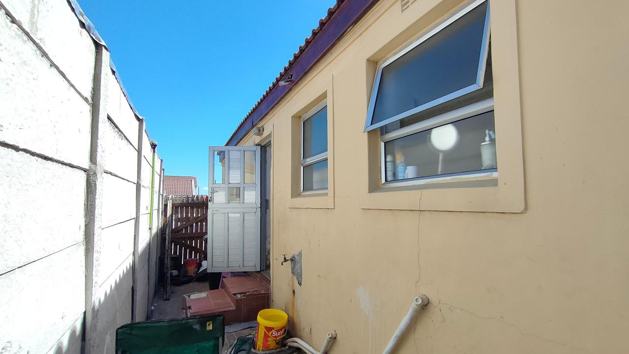 2 Bedroom house for sale in Highbury Park, Kuils River