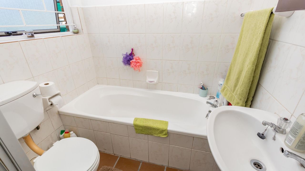 2 Bedroom apartment for sale in Oakglen, Bellville