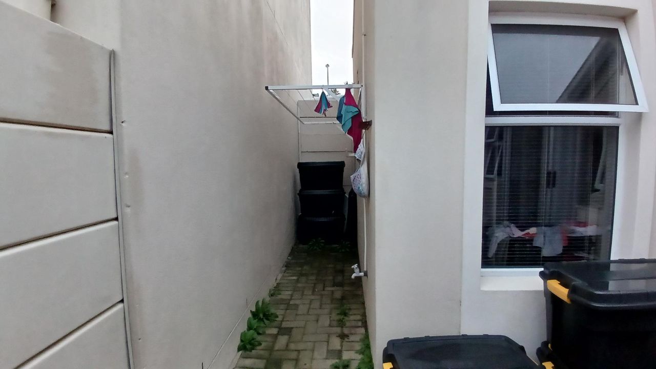 2 Bedroom house for sale in Ottery, Cape Town