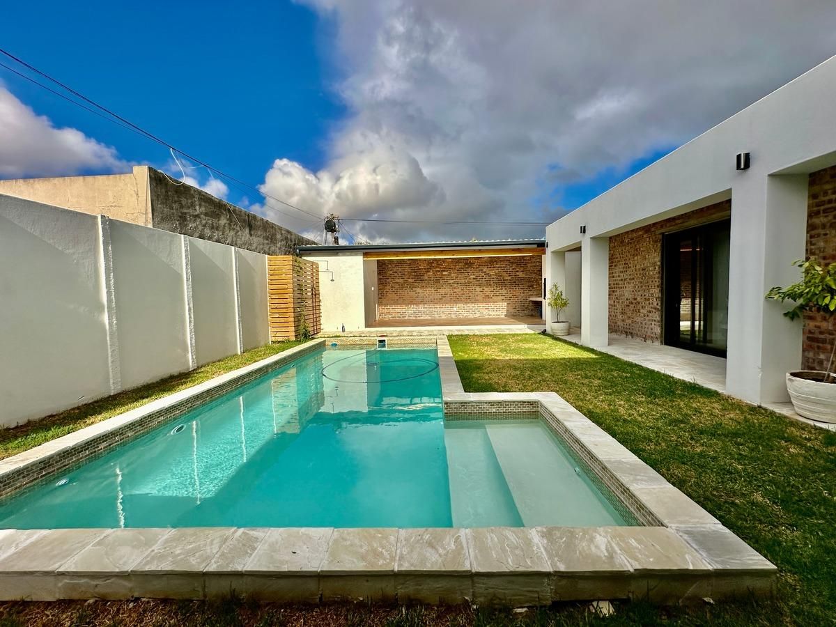 4 Bedroom house rented in Crawford, Cape Town