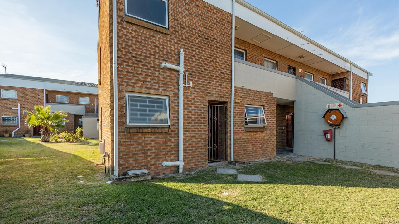 2 Bedroom apartment for sale in Oakglen, Bellville