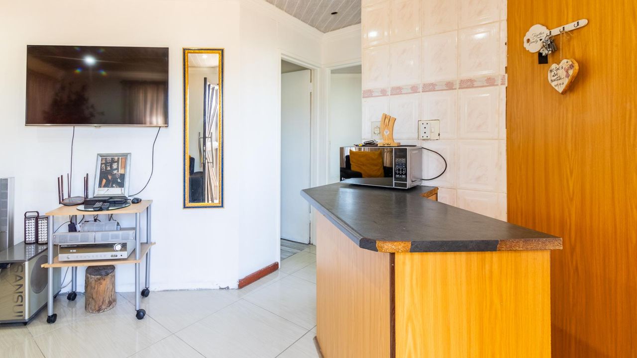 2 Bedroom house sold in Groenheuwel, Paarl