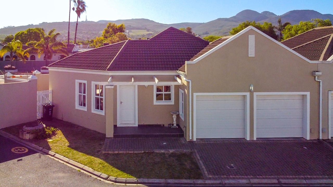 2 Bedroom house for sale in De Zoete Inval, Paarl