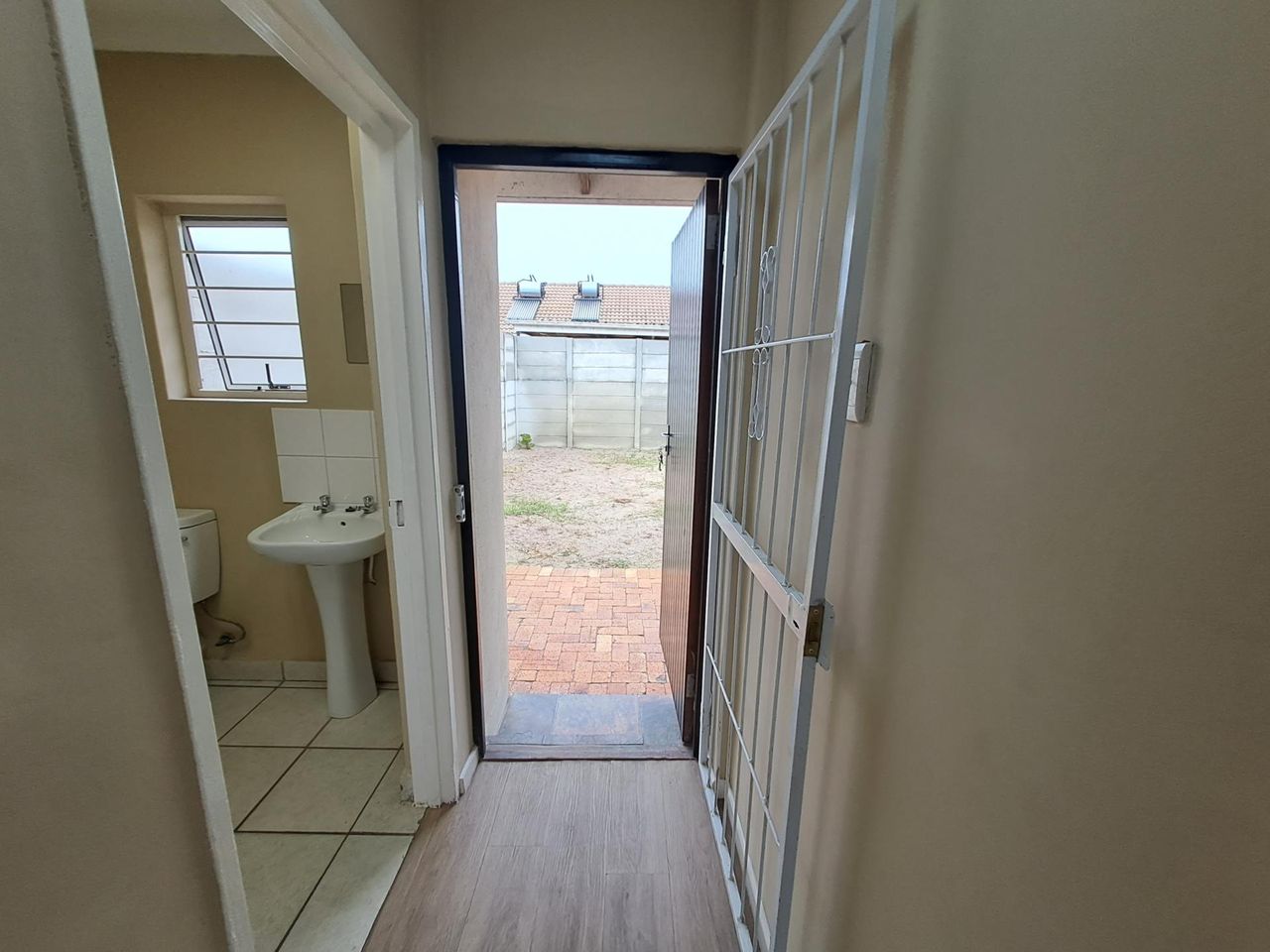 2 Bedroom house rented in Pelican Park, Cape Town