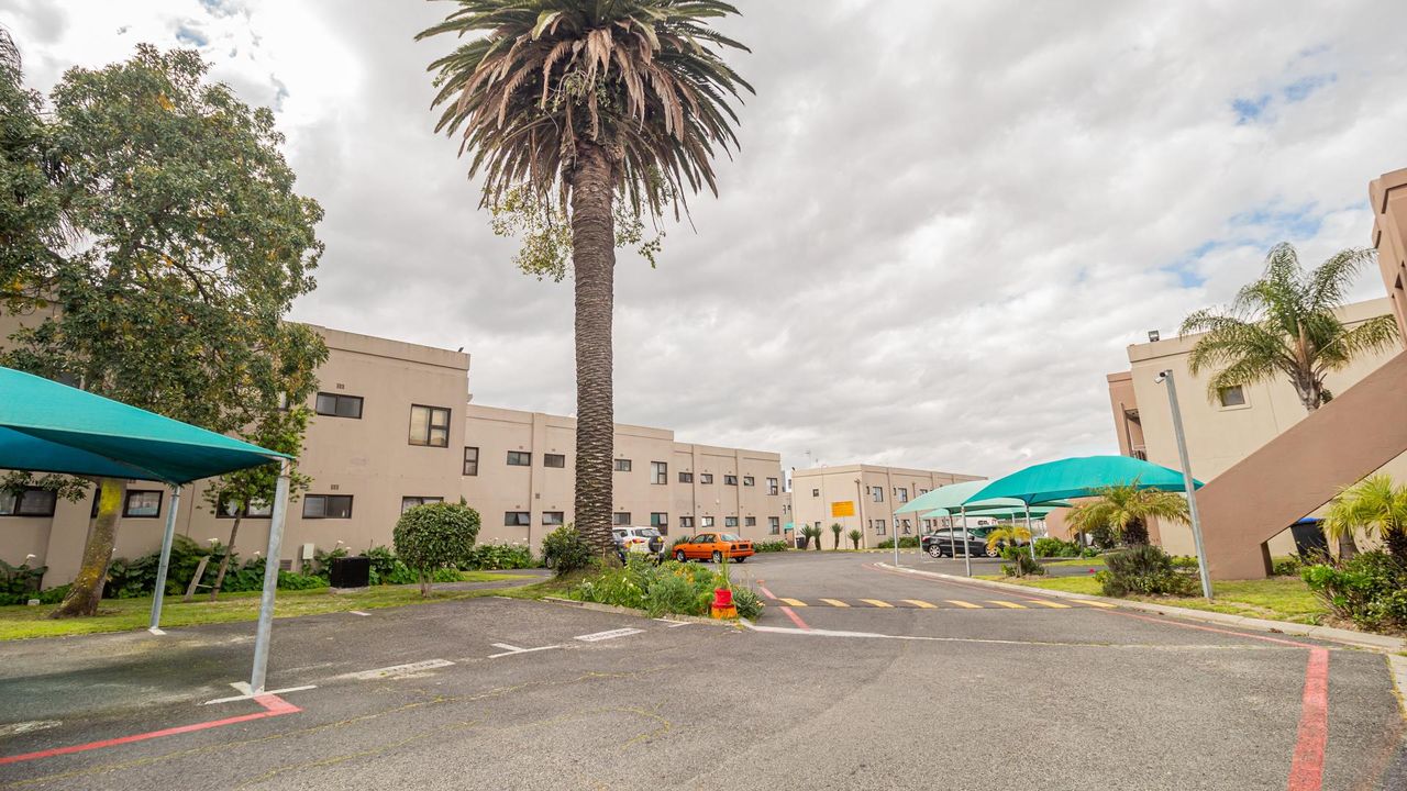 1 Bedroom apartment for sale in Oakglen, Bellville