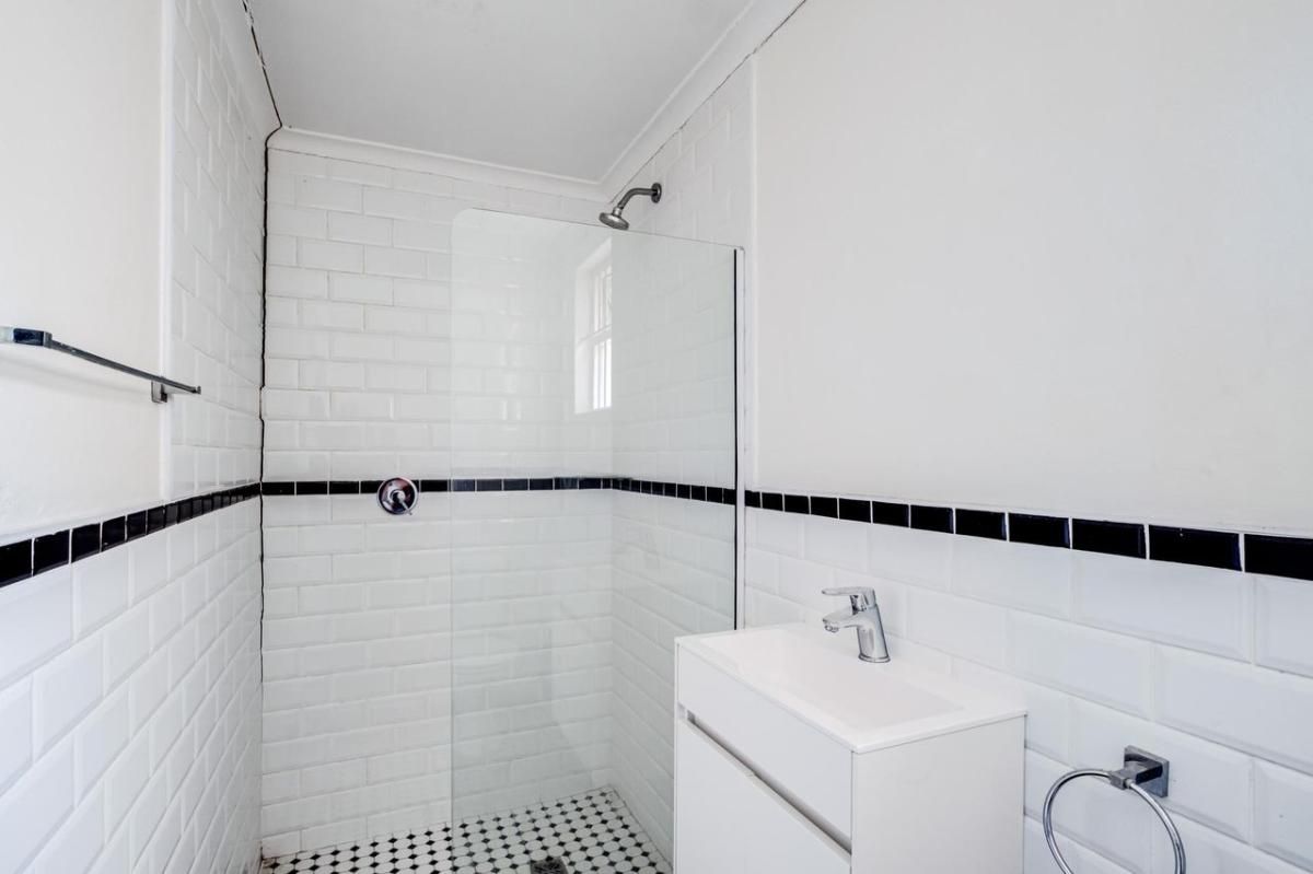 4 Bedroom house for sale in Observatory, Cape Town