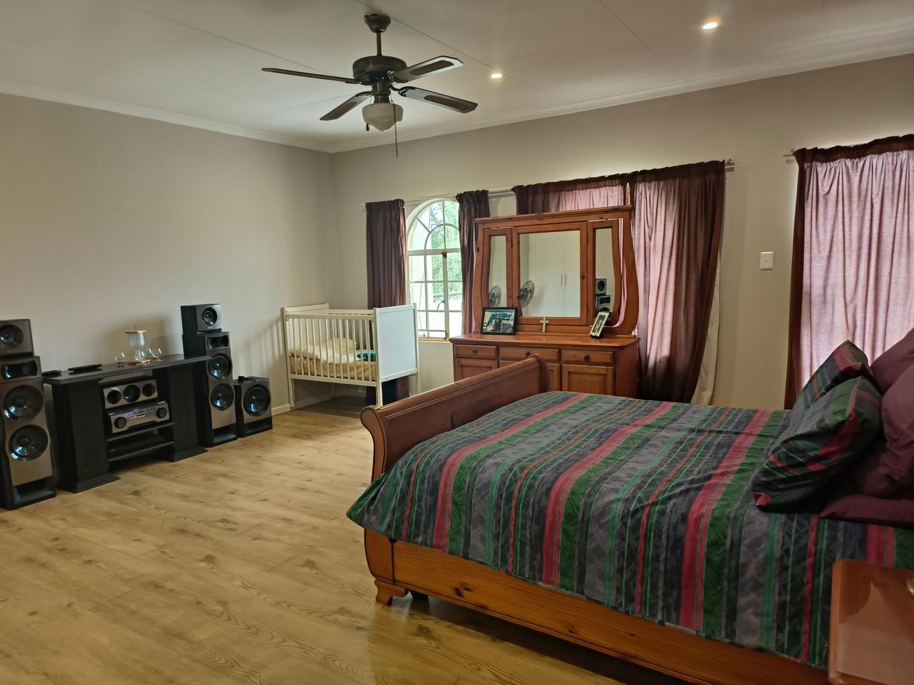 9 Bedroom smallholding for sale in Heatherdale AH, Akasia